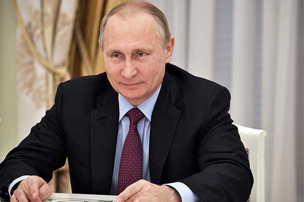 Армия и флот будут получать современное вооружение - Путин - «Новости дня»