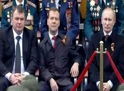 Чем глубже проблемы, тем громче салюты - «Новости дня»