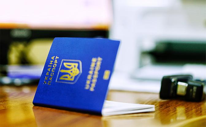 Крым и Донбасс встали в очередь за украинским трезубцем - «Общество»