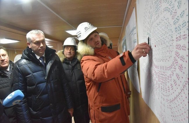 Андрей Травников проконтролировал финальный этап по установке свай на строительстве ледовой арены - «Власть и Общество»