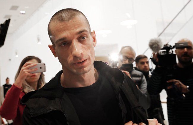 Это искусство или нет? О новой акции Петра Павленского во Франции - «В мире»