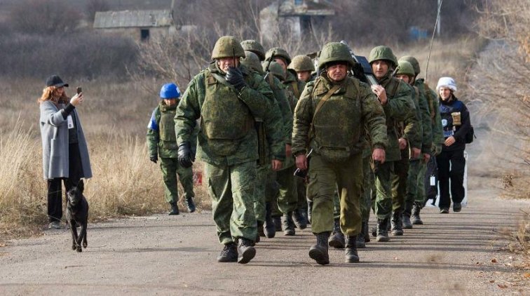 Киев обвинил Москву в нападении в Донбассе - «Политика»