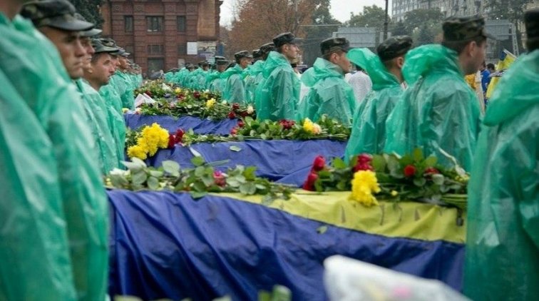 Люди мрут как мухи. Каждый день похороны Украина сделала последний шаг к самоуничтожению - «Новости дня»