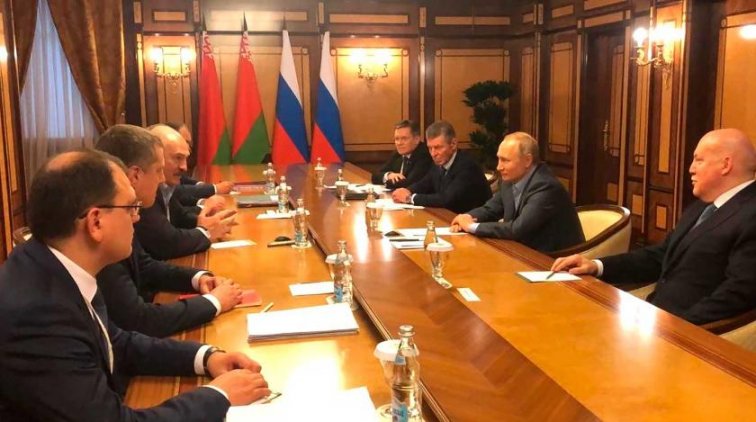 Лукашенко поболтал с Путиным о древних веках без нефти - «Политика»