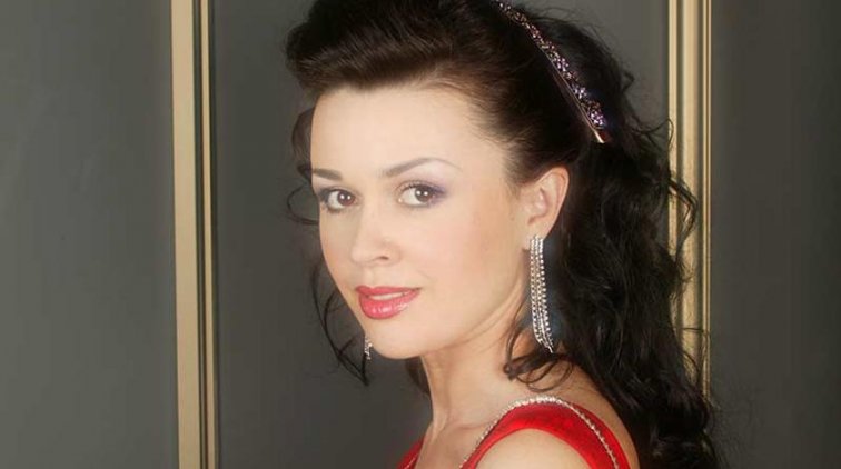 Покинувшая Россию Заворотнюк отправилась в святое место - «Культура»