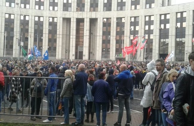 Политолог указал на слабости «подписантского движения»: о цеховом протесте - «Власть и Общество»