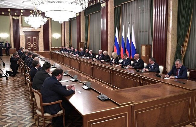 Правительство вспомнило про экономику: СМИ узнали о планах снизить страховые взносы - «Экономика и бизнес»