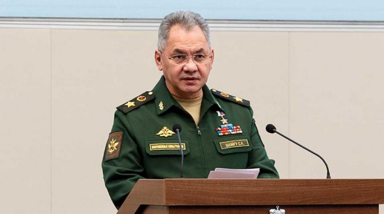 Президент Сербии напоил Шойгу и подарил ему ружье - «Политика»