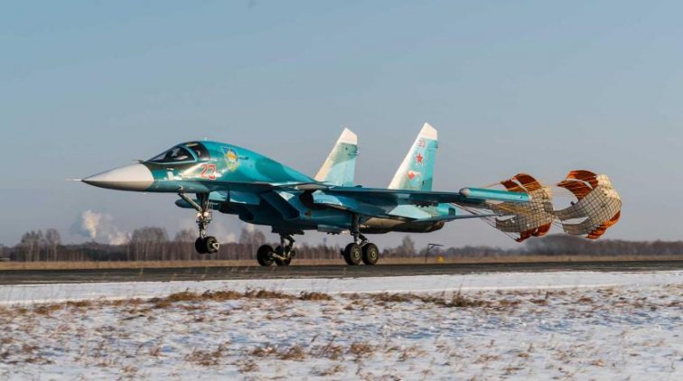 Су-34 показали высший пилотаж под Курганом - «Армия»