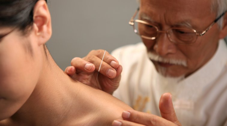 Традиционная китайская медицина будут использоваться для лечения не критических больных - «Новости дня»