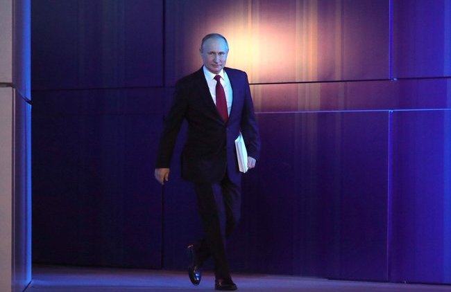 Уже вскоре Путин делегирует часть своей власти: политолог об изменении Конституции - «Власть и Общество»