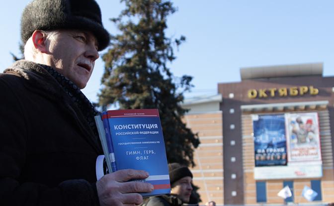 «Нерасплесканное наследие Путина»: Страна олигархов, нищих и грабительской пенсионной реформы - «Политика»