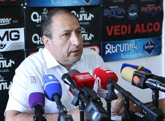 Пашинян получает удовольствие от удержания Кочаряна в тюрьме - «Политика»