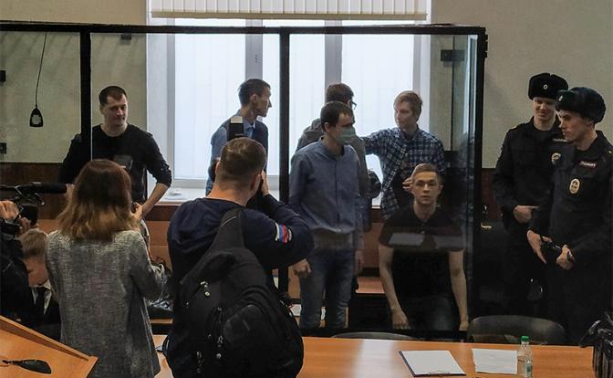 Приговор «Сети»: 86 лет тюрьмы — за бедность, «Капитал» Карла Марса — сжечь - «Общество»