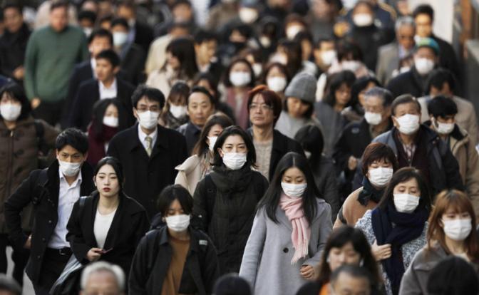 Сергей Лукьяненко: Коронавирус имеет признаки биологического оружия - «В мире»