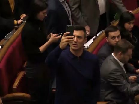 Тищенко слишком увлекся записью видео для Instagram и не успел проголосовать. Видео - «Новости Дня Видео»