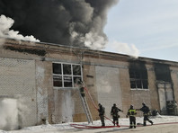 В Челябинске частично обрушился загоревшийся завод пластиковой посуды, город заволакивает едким дымом - «Россия»