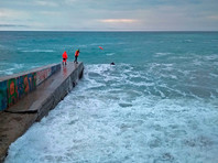 В Крыму штормовой волной смыло в море мужчину и девушку. Они утонули - «Россия»
