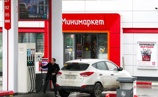 21-й вопрос Путину: Нефть рухнула, рубль рухнул, а бензин почему дорогой? - «Последние новости»
