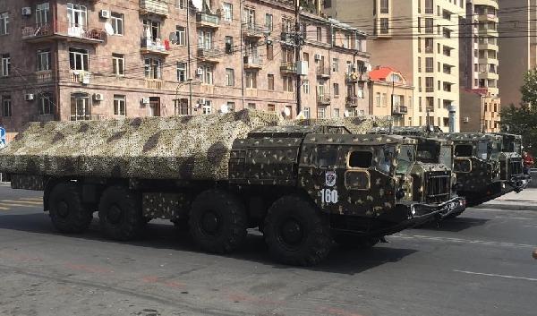 Армения почти все вооружение импортирует из России, а Азербайджан - из Израиля - «Политика»