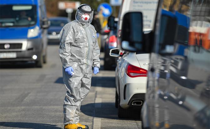 Covid-19 взорвал миропорядок: Запад посылает умирать в одиночку - «Последние новости»
