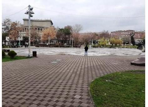 Ереван: Полупустые улицы и люди в масках - «Политика»