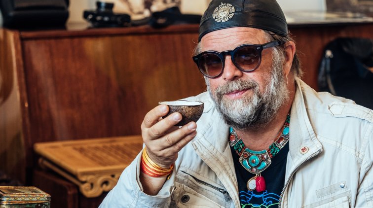 БГ призвал пенсионеров сидеть дома и не общаться с детьми - «Новости дня»