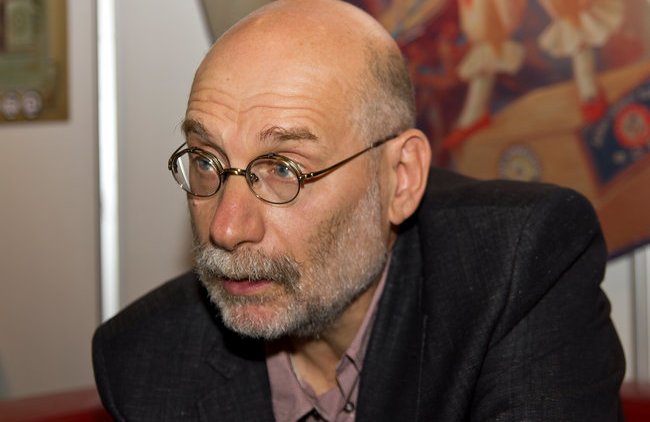«Чем позже заболеете, тем легче будет вас вылечить»: Акунин рассказал, как болел COVID-19 - «Власть и Общество»