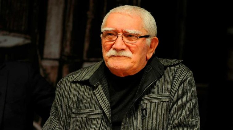 Исчезнувший Джигарханян сидит дома в шапке Деда Мороза - «Культура»