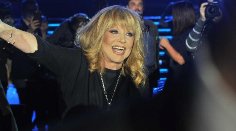 Качающуюся Пугачеву неожиданно вывели на сцену под руку - «Культура»