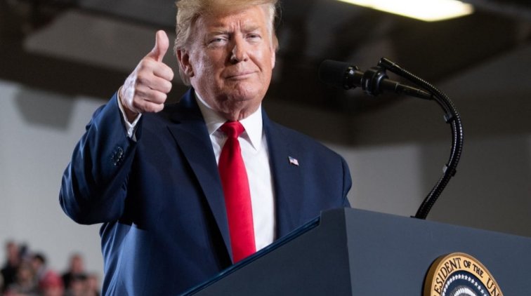 Коронавирус может быть выгоден Трампу по нескольким причинам - «Новости дня»