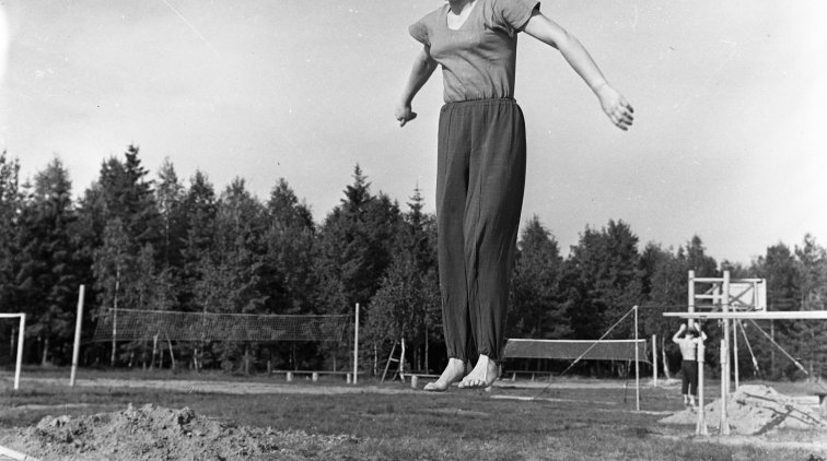 Личинка "совка" напала на женщину - «Новости дня»