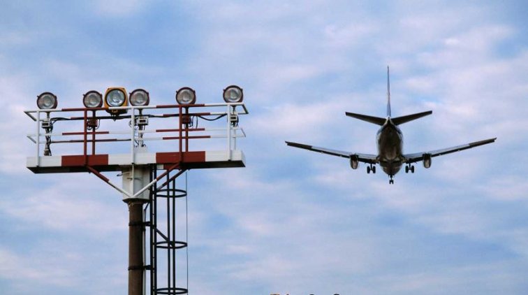 "Подлость на уровне политики": Польша не пустила российские самолеты в Италию - «Политика»