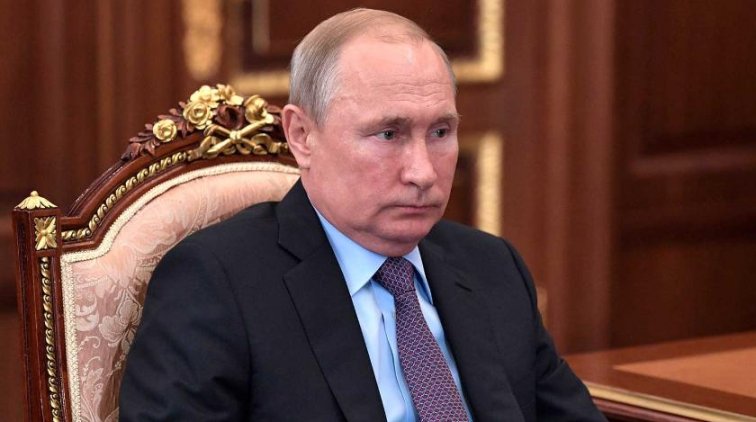 Путин оказался в шаге от самоизоляции из-за коронавируса - «Политика»