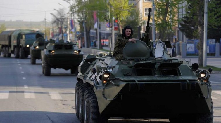 Танки и БТР движутся к Москве - «Армия»