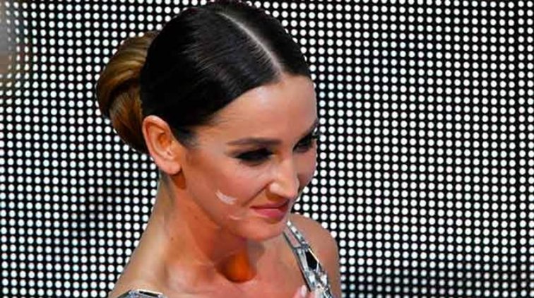 Удалили семь зубов: Бузова расплакалась после похода к врачу - «Культура»