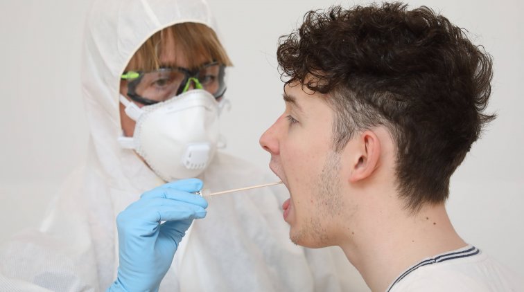 В Москве не хватает защитных костюмов для врачей: нужно 150 тыс. штук в сутки - «Новости дня»