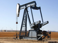 Неделя началась с очередного обвала цен на нефть, а рубль пока все так же - у порога в 82 за доллар, несмотря на вливания ЦБ - «Экономика»