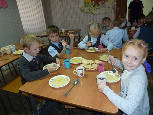 Нынешняя Конституция мешает кормить детей бесплатными завтраками ?... - «Новости дня»