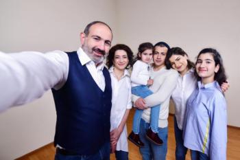 Пашинян с семьей самоизолировался... Временно - «Общество»