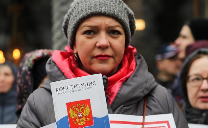 Поправки в Конституцию: А что, если нефть обрушили специально, «под Путина»? - «Последние новости»