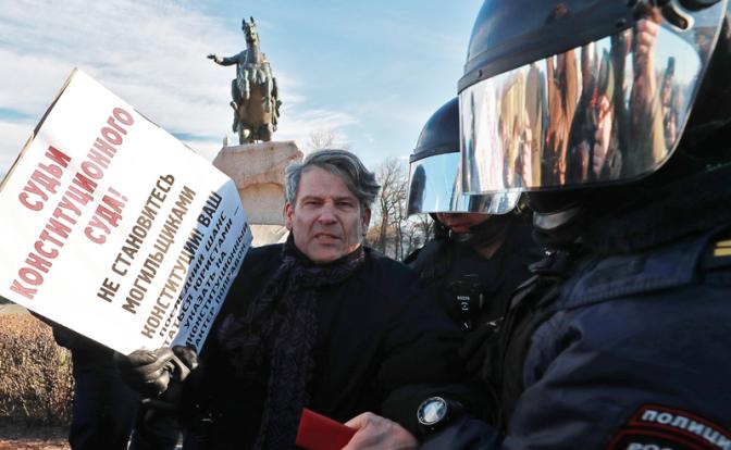 Путин боится народного гнева: На оппозицию оказывают давление из-за акций против «обнуления» - «Последние новости»