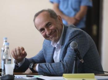 Суд отложил разрешение ходатайств защиты о прекращении уголовного преследования Кочаряна и других - «Политика»