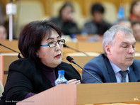 В Якутии депутат Сулустана Мыраан сложила с себя полномочия в знак несогласия с "антиконституционными" поправками - «Россия»