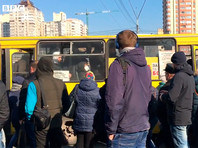 В Киеве закрытие метро из-за коронавируса привело к транспортному коллапсу и скоплению людей на остановках - «В мире»