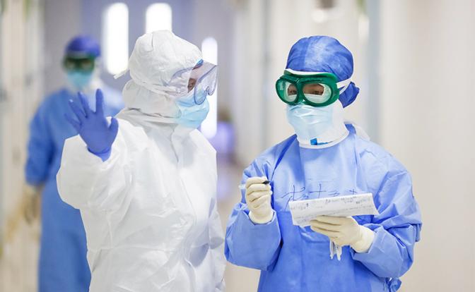 Брюс Эйлвард, ВОЗ: «Если я заражусь вирусом, надеюсь, меня будут лечить в Китае» - «Последние новости»