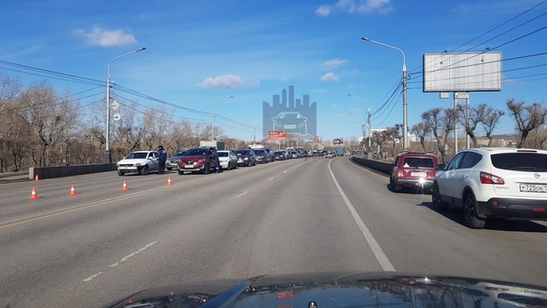 Гигантские пробки образовались на мостах в Красноярске после решения полиции - «Новости дня»