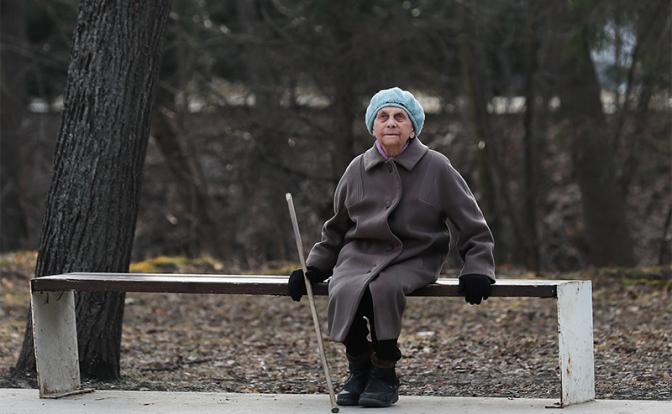 Коронавирус занес топор над пенсиями - «Экономика»