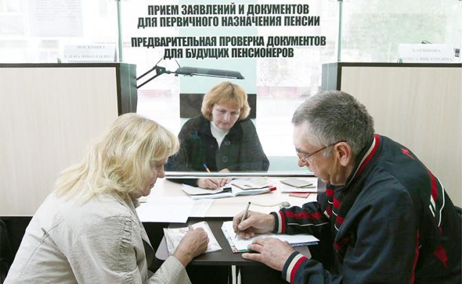 Крах пенсионной реформы: Путину придется спасать от катастрофы тех, у кого украли пенсии - «Последние новости»