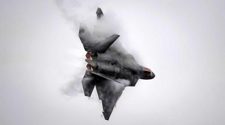 Американский F-22 раскрыл козыри перед российским Су-57 - «Армия»